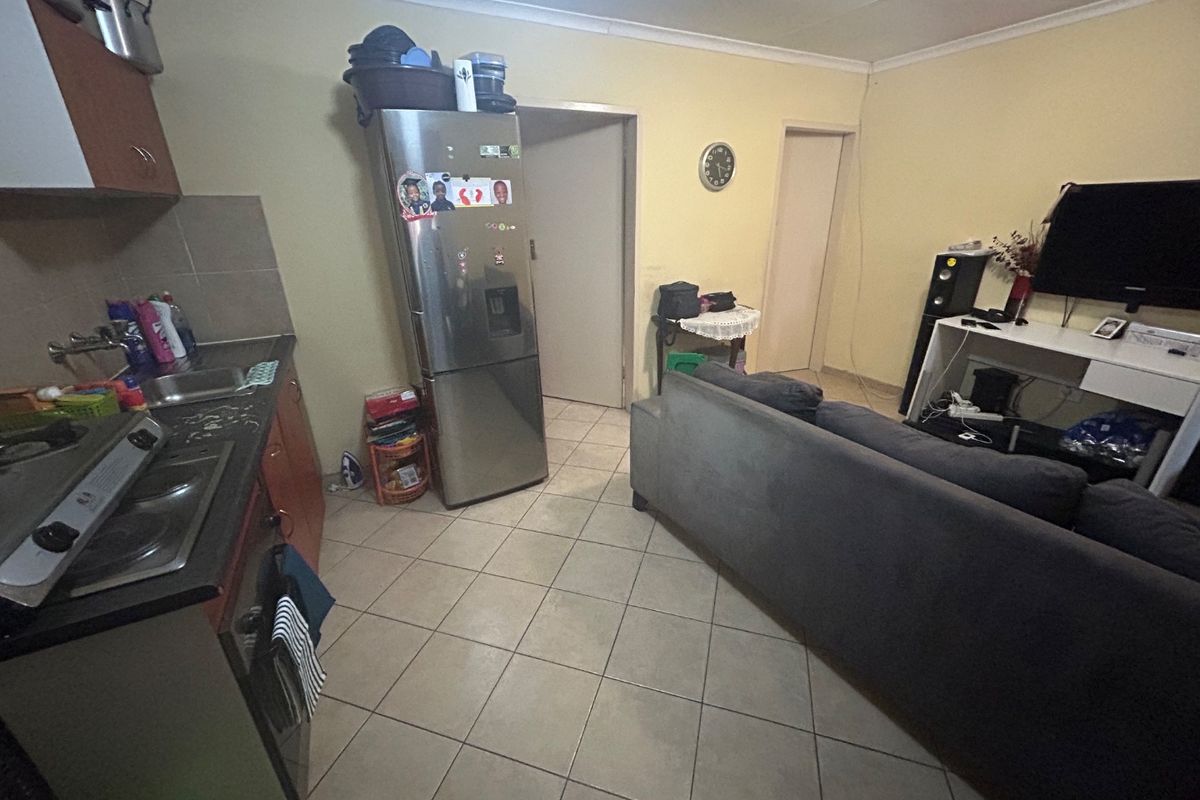 2 bedroom townhouse for rental in Olivenhoutbos  - Photo 3
