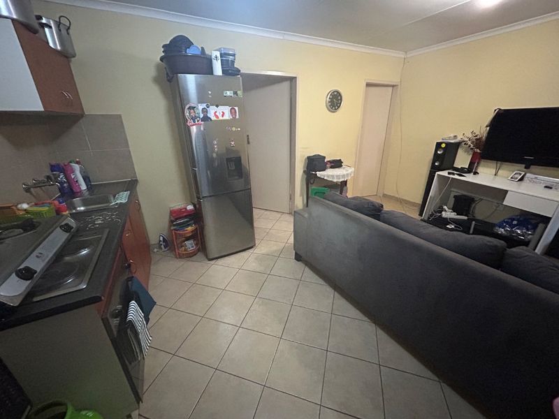 2 bedroom townhouse for rental in Olivenhoutbos  - Photo 3
