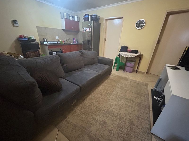 2 bedroom townhouse for rental in Olivenhoutbos  - Photo 8