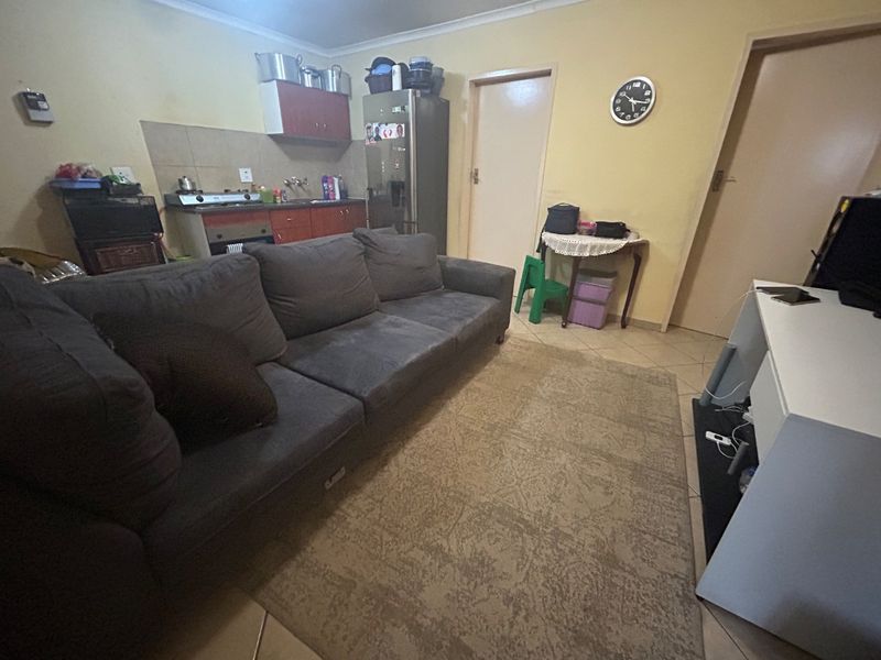 2 bedroom townhouse for rental in Olivenhoutbos  - Photo 7