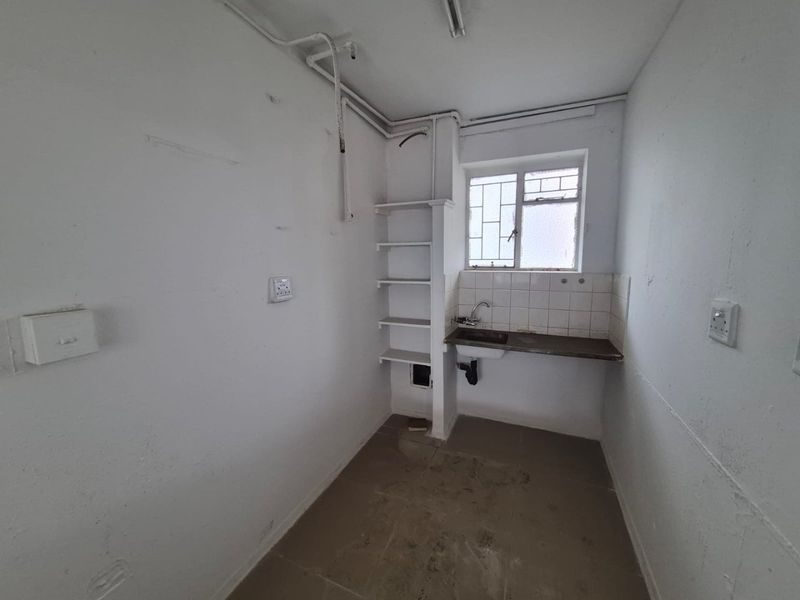 2.5 BEDROOM 1.5 BATHROOM APARTMENT FOR SALE IN SUNNYSIDE - Photo 4