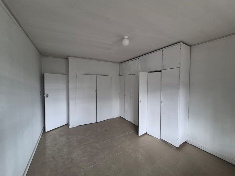 2.5 BEDROOM 1.5 BATHROOM APARTMENT FOR SALE IN SUNNYSIDE - Photo 7