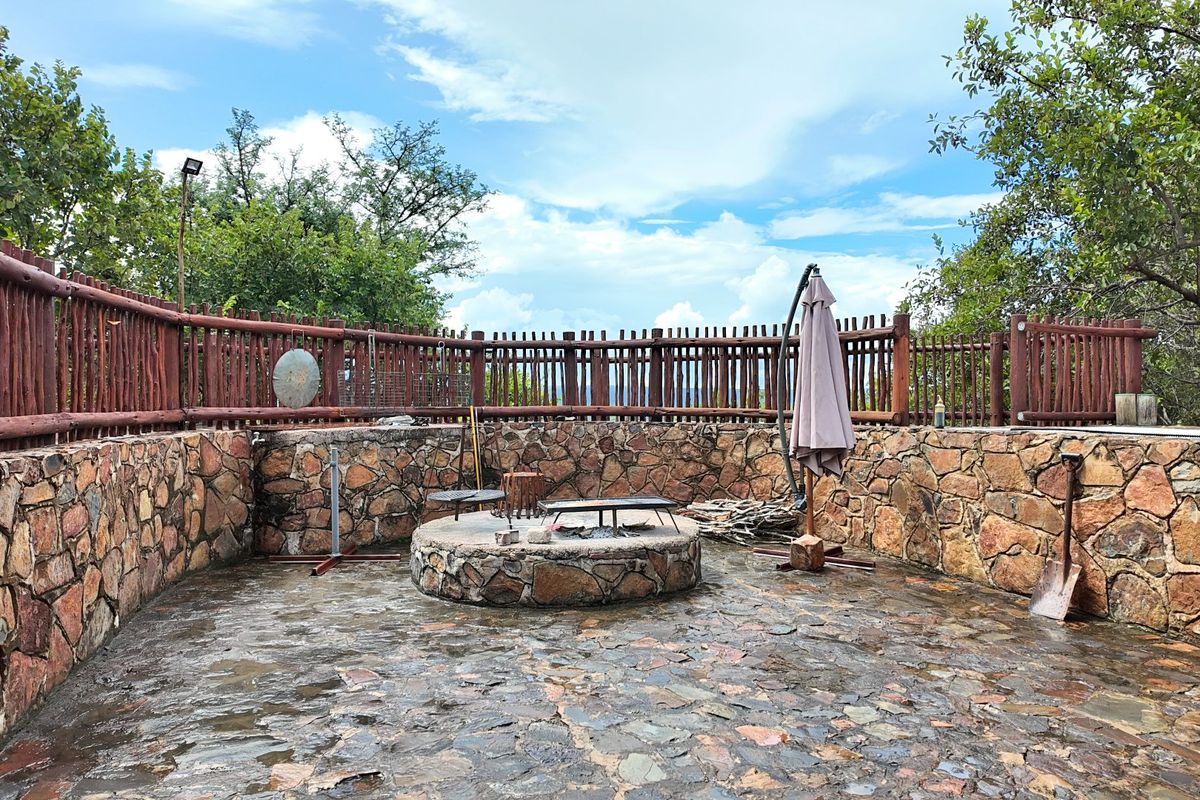 330 hectares Vaalwater, fully fenced, 5-star address - Photo 3