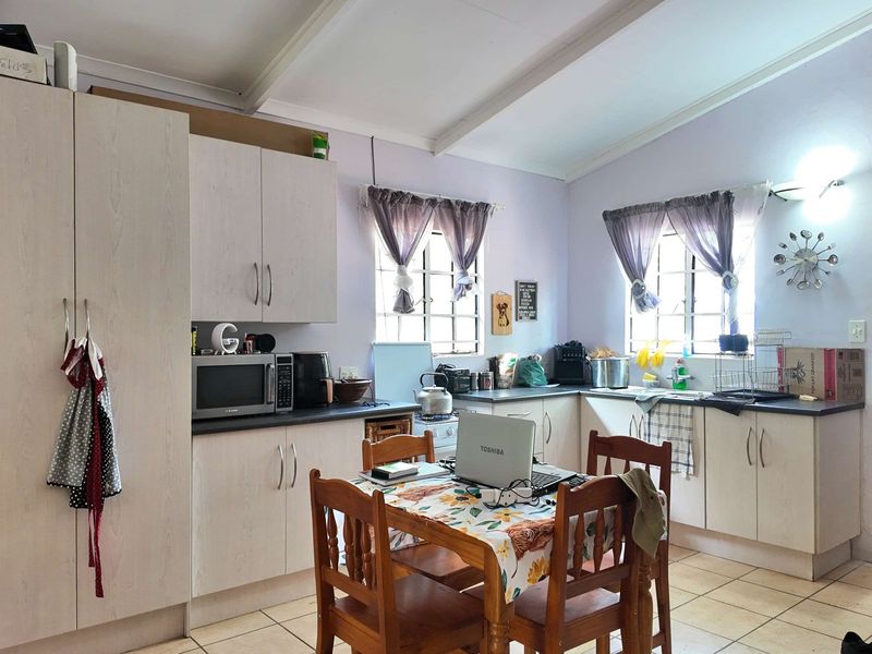 330 hectares Vaalwater, fully fenced, 5-star address - Photo 7