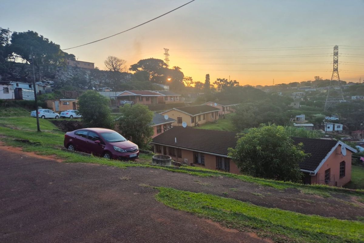 3 Bedroom house for sale in Lotus Park R700,000 - Photo 2