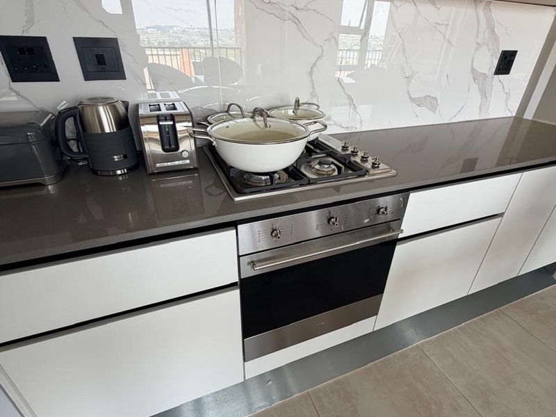 Amazing Full furnished 3 beds 2bath 1St floor - Photo 8