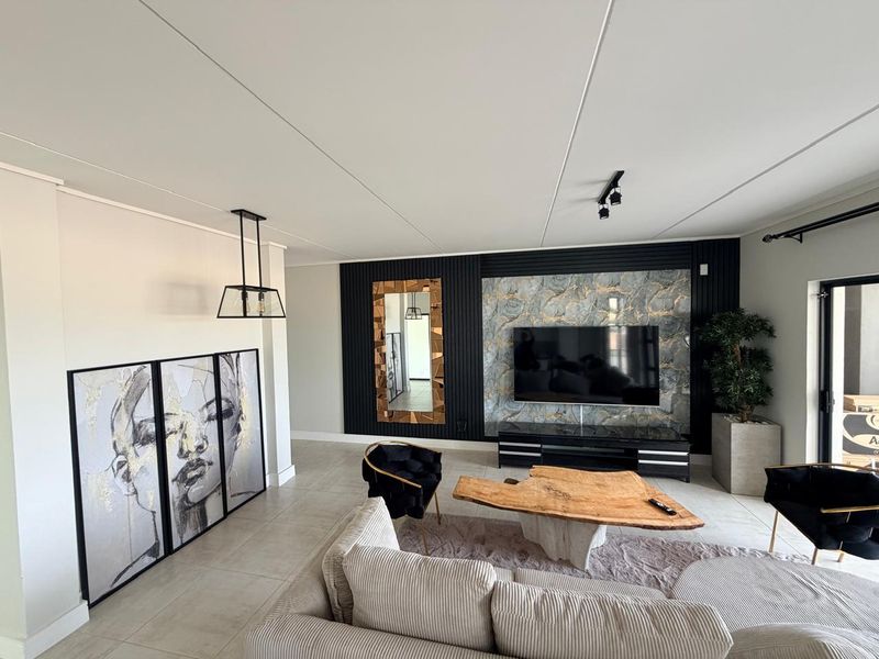 Amazing Full furnished 3 beds 2bath 1St floor - Photo 3