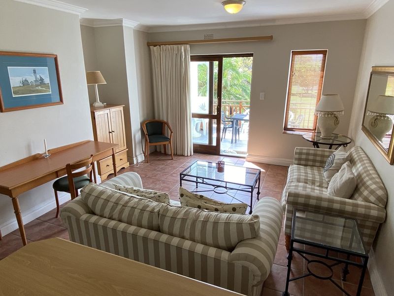 Relaxing 2 bedroom, 2 bathroom, 1st floor unit - Photo 5