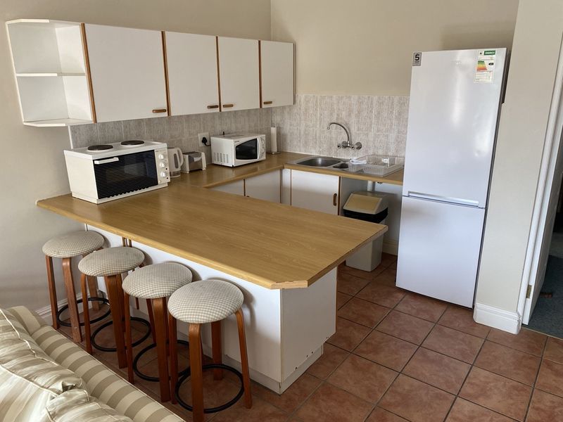 Relaxing 2 bedroom, 2 bathroom, 1st floor unit - Photo 4