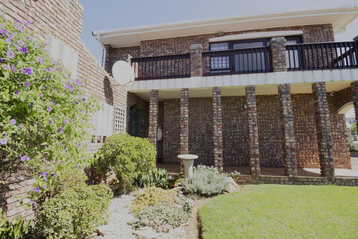 Walking distance to the beach - Photo 5