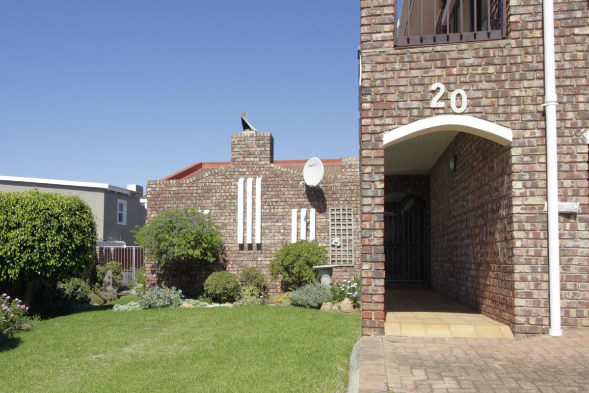 Walking distance to the beach - Photo 4