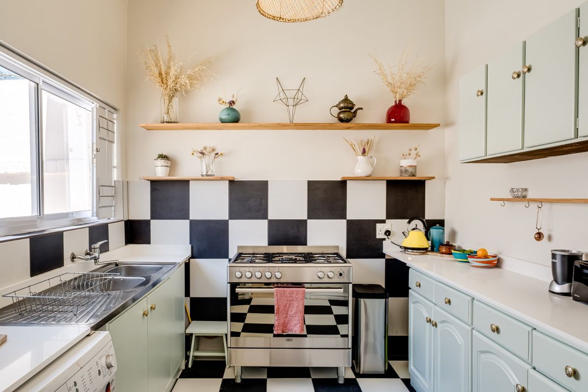 Delightful Pet Friendly 2 Bed  House located in a quiet leafy part of Gardens - Photo 5