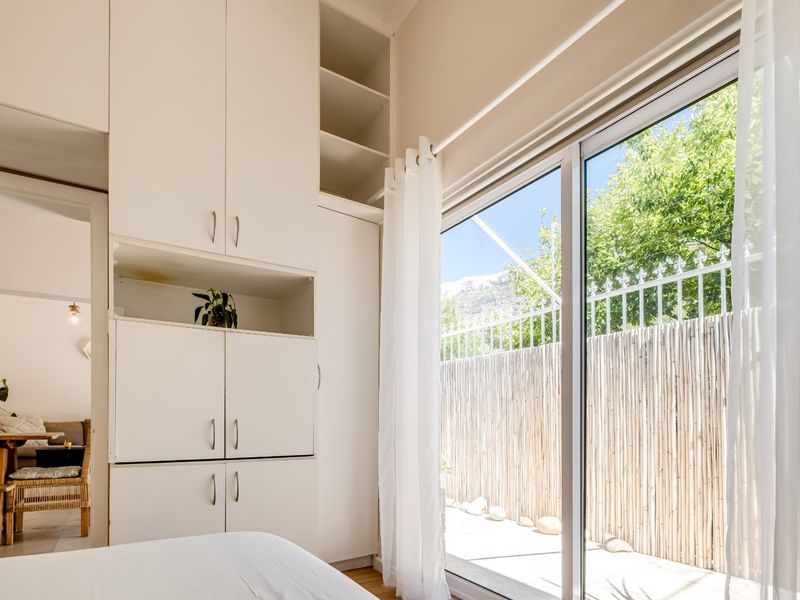 Delightful Pet Friendly 2 Bed  House located in a quiet leafy part of Gardens - Photo 9