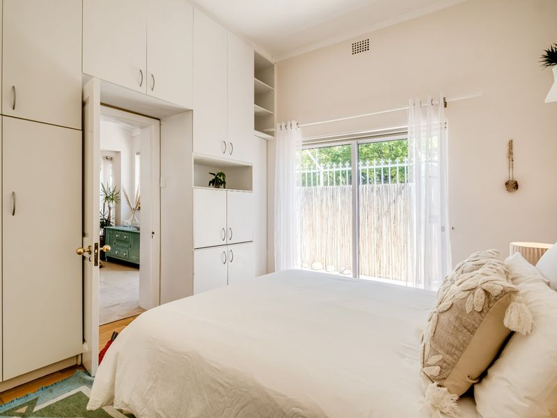 Delightful Pet Friendly 2 Bed  House located in a quiet leafy part of Gardens - Photo 8