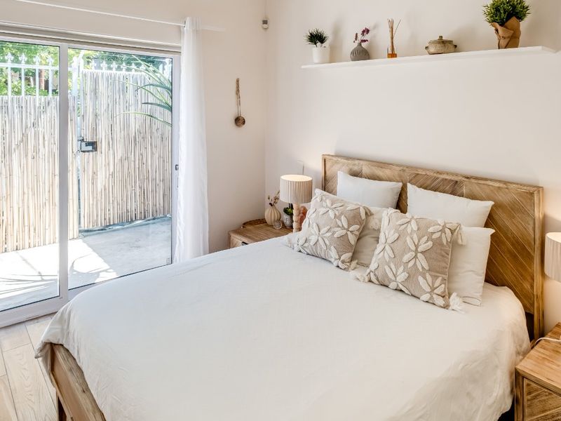 Delightful Pet Friendly 2 Bed  House located in a quiet leafy part of Gardens - Photo 6