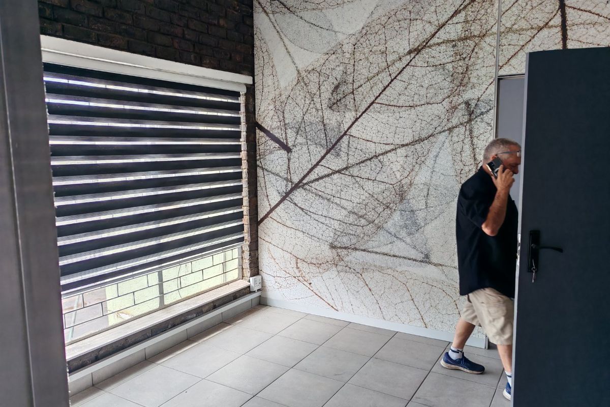 Spacious Office & Warehouse Facility To Let – ±700m2 - Photo 5