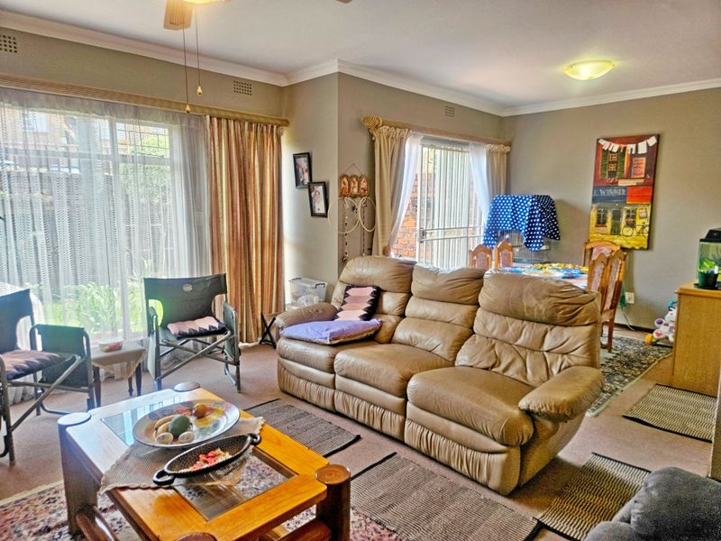 Cosy 2-Bedroom Family Home in a Secure Complex – Birchleigh - Photo 3