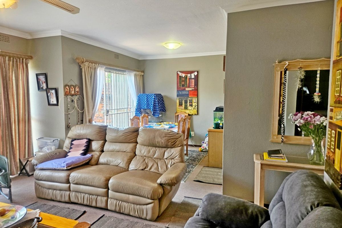 Cosy 2-Bedroom Family Home in a Secure Complex – Birchleigh - Photo 5