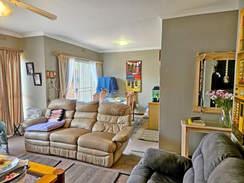 Cosy 2-Bedroom Family Home in a Secure Complex – Birchleigh - Photo 5