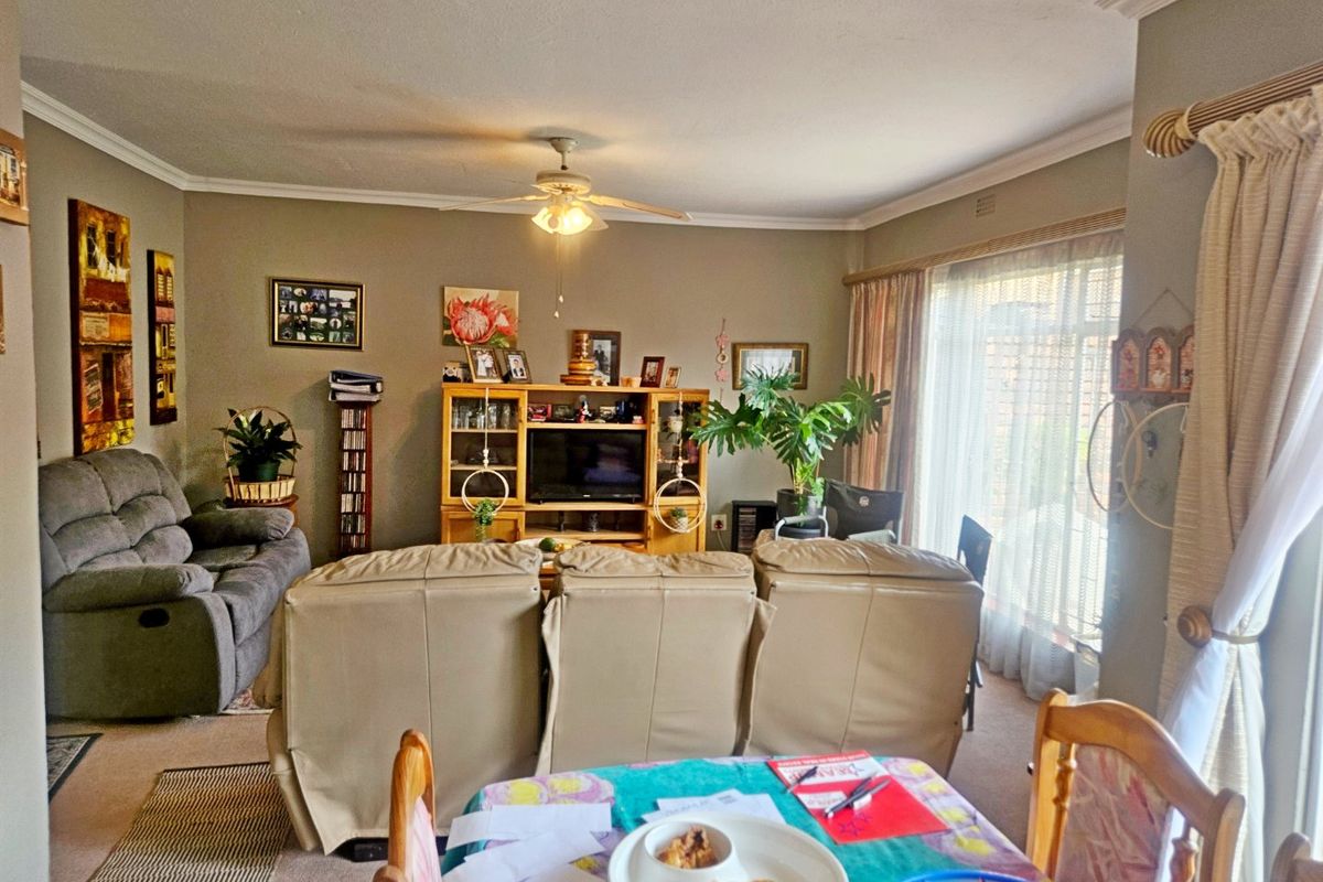 Cosy 2-Bedroom Family Home in a Secure Complex – Birchleigh - Photo 4