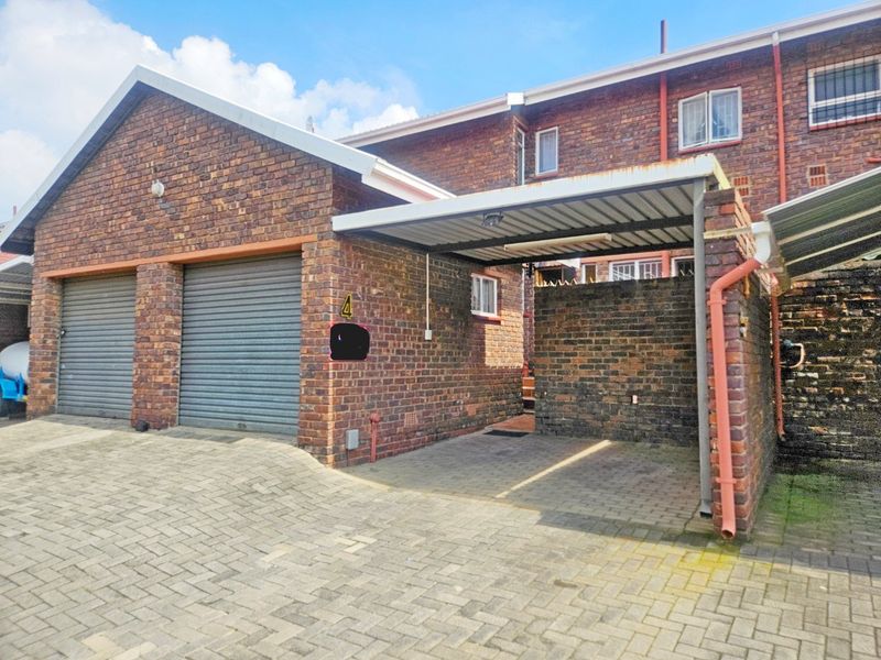 Cosy 2-Bedroom Family Home in a Secure Complex – Birchleigh - Photo 1