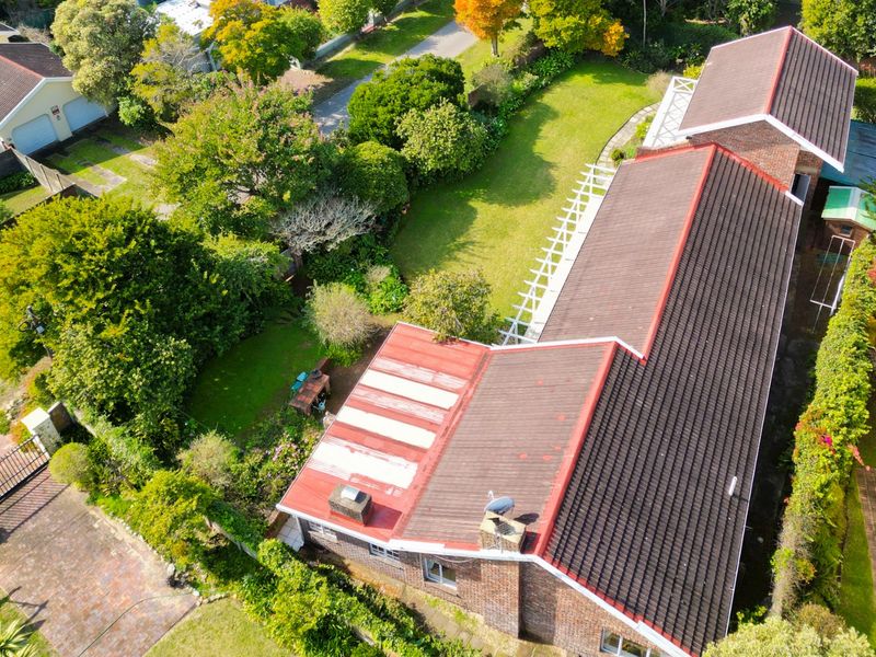 An expansive property steps away from the Knysna Estuary! - Photo 5