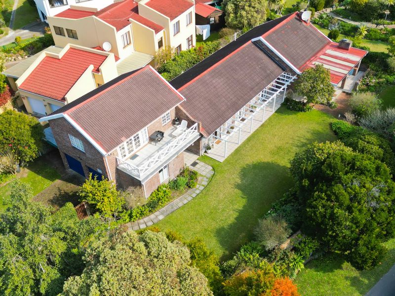 An expansive property steps away from the Knysna Estuary! - Photo 2