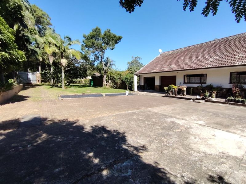 Country Living Meets Coastal Charm – Large Erf In The Heart Of Uvongo - Photo 1