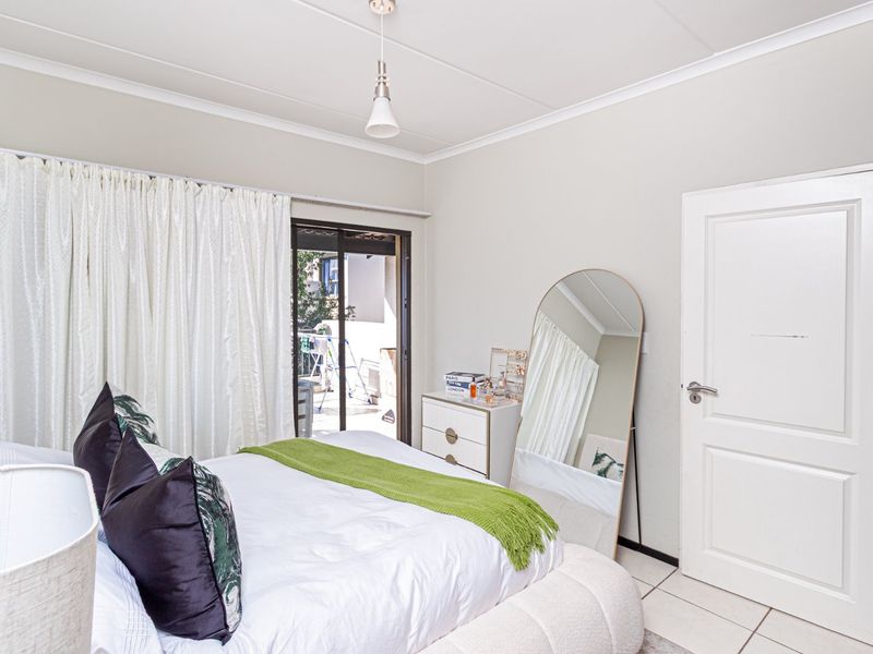 UPMARKET 2 BEDROOM 2 BATHROOM APARTMENT FOR SALE  - Photo 9