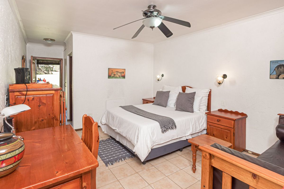 GUEST LODGE FOR SALE  - Photo 4