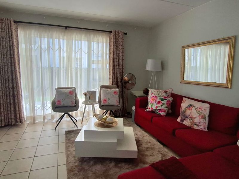 SPACIOUS GROUND FLOOR APARTMENT WITH A PRIVATE GARDEN - Photo 6
