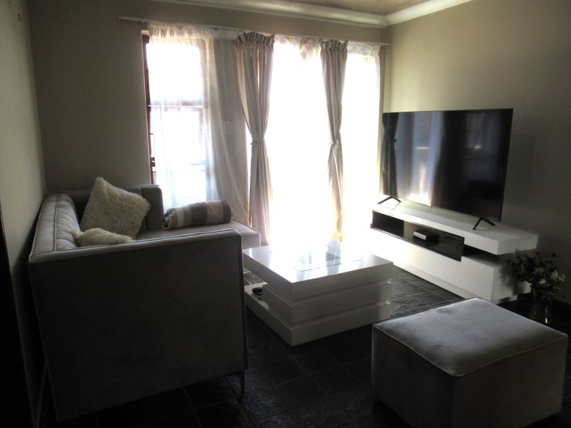 SPACIOUS ONE BEDROOM APARTMENT FOR SALE - Photo 3