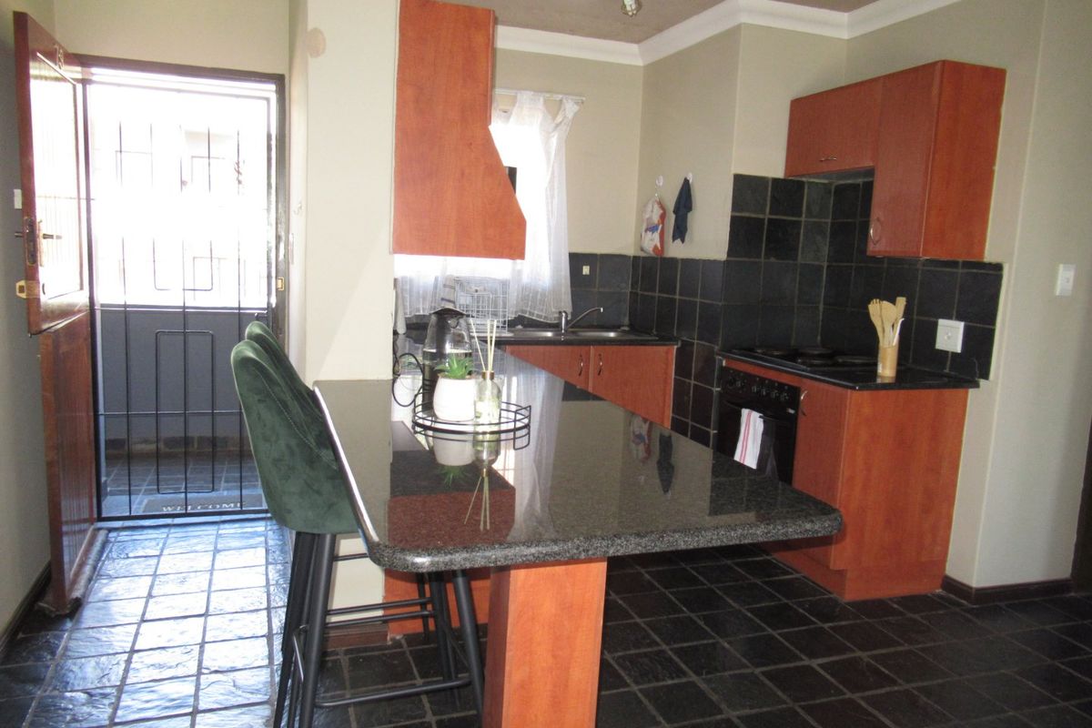 SPACIOUS ONE BEDROOM APARTMENT FOR SALE - Photo 2