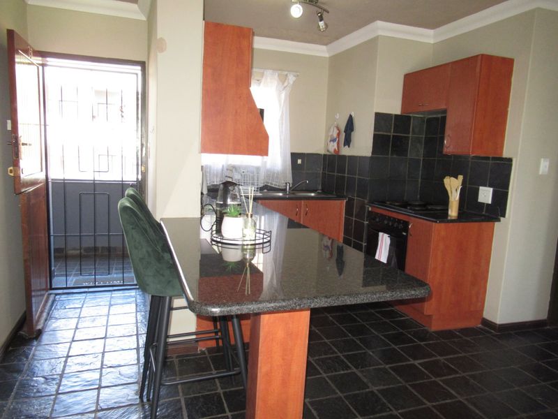 SPACIOUS ONE BEDROOM APARTMENT FOR SALE - Photo 2