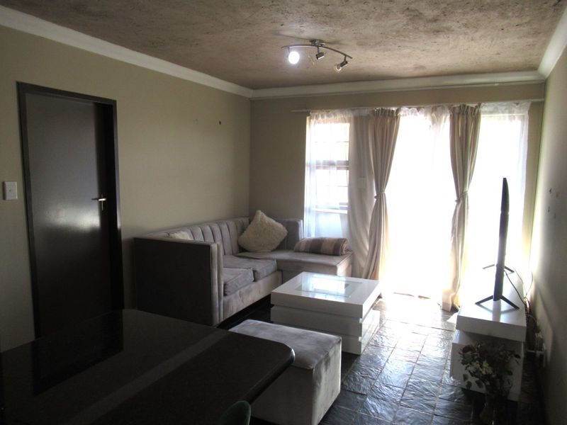 SPACIOUS ONE BEDROOM APARTMENT FOR SALE - Photo 9