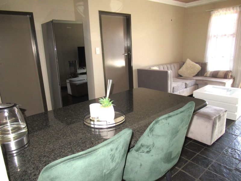 SPACIOUS ONE BEDROOM APARTMENT FOR SALE - Photo 8