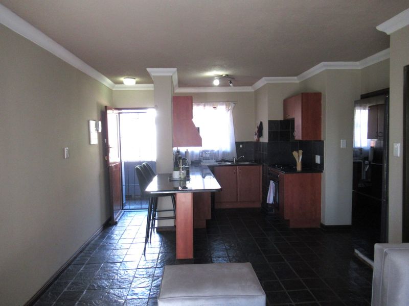 SPACIOUS ONE BEDROOM APARTMENT FOR SALE - Photo 6