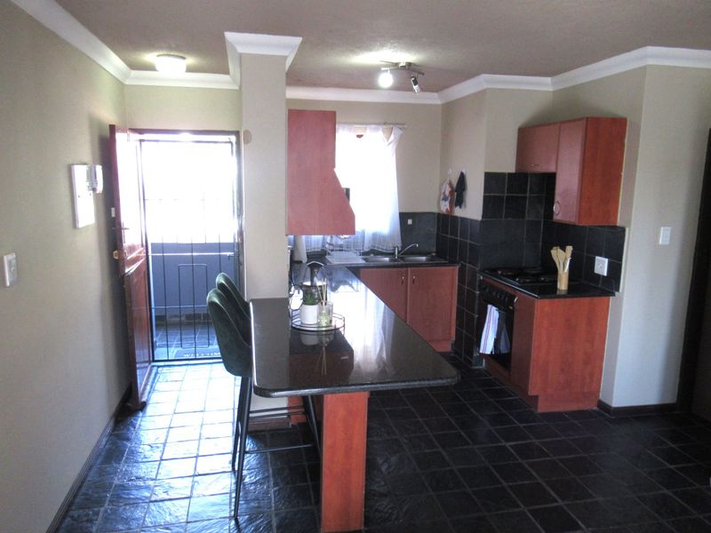 SPACIOUS ONE BEDROOM APARTMENT FOR SALE - Photo 4