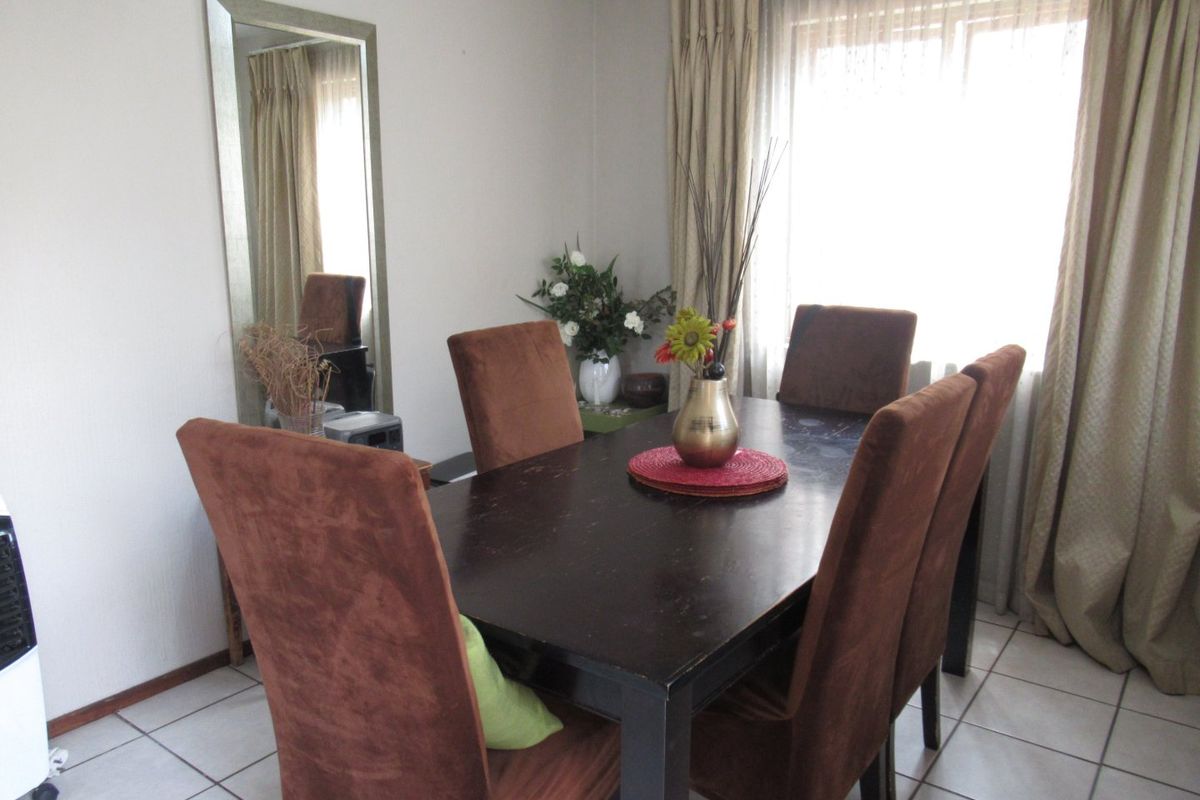 3 BEDROOM FREEHOLD FOR SALE IN HALFWAY GARDENS - Photo 5