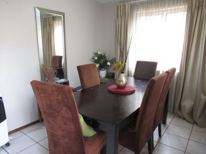 3 BEDROOM FREEHOLD FOR SALE IN HALFWAY GARDENS - Photo 5