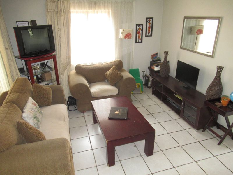 3 BEDROOM FREEHOLD FOR SALE IN HALFWAY GARDENS - Photo 4