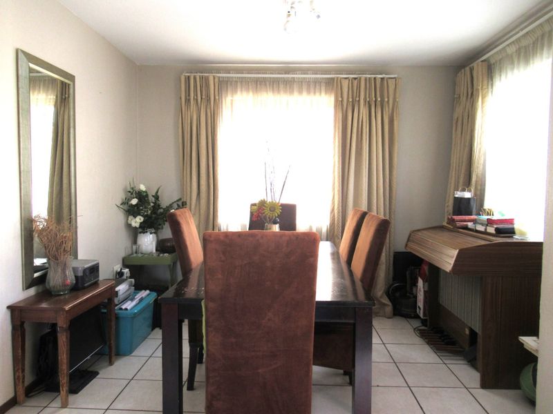 3 BEDROOM FREEHOLD FOR SALE IN HALFWAY GARDENS - Photo 2