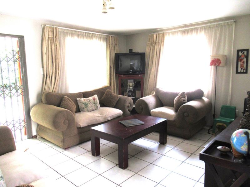 3 BEDROOM FREEHOLD FOR SALE IN HALFWAY GARDENS - Photo 9