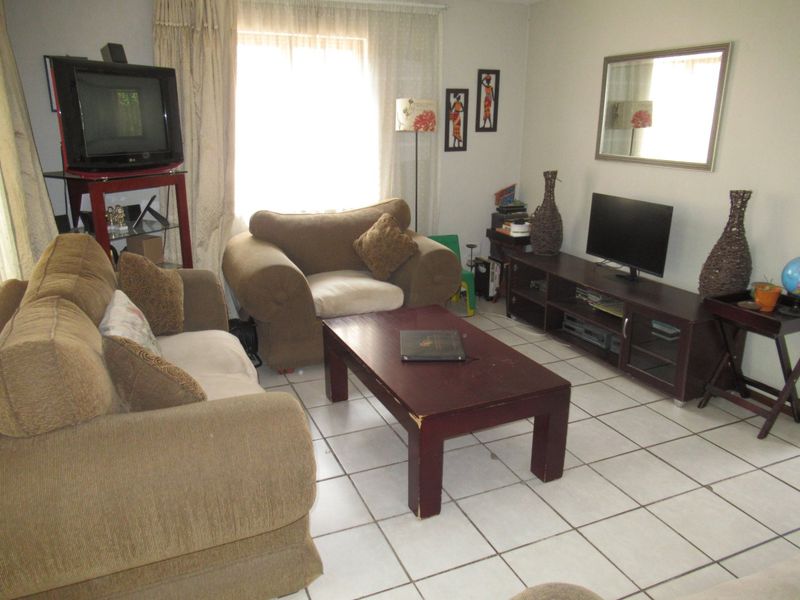 3 BEDROOM FREEHOLD FOR SALE IN HALFWAY GARDENS - Photo 6