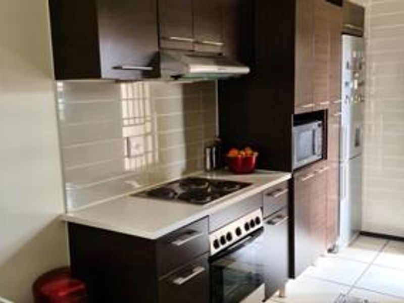 UPMARKET 2 BEDROOM 2 BATHROOM APARTMENT FOR SALE  - Photo 8