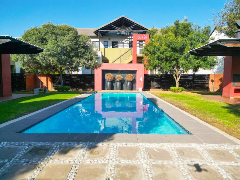 UPMARKET 2 BEDROOM 2 BATHROOM APARTMENT FOR SALE  - Photo 9