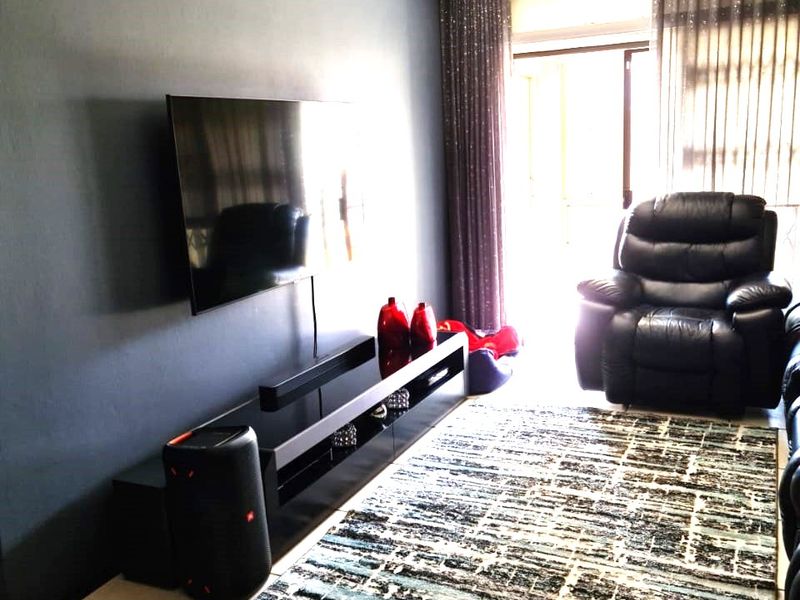 UPMARKET 2 BEDROOM 2 BATHROOM APARTMENT FOR SALE  - Photo 7