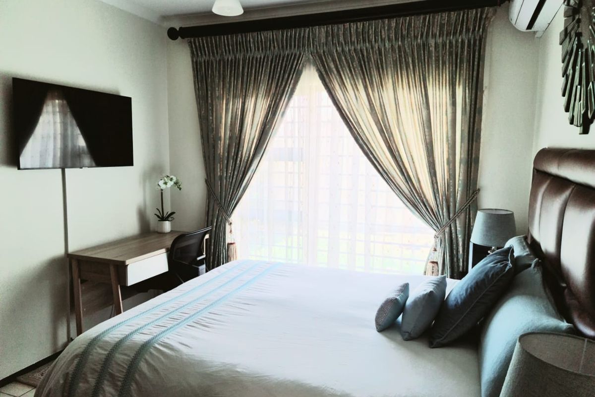 UPMARKET 2 BEDROOM 2 BATHROOM APARTMENT FOR SALE  - Photo 2