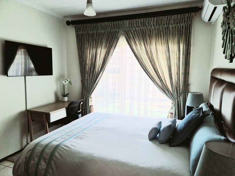 UPMARKET 2 BEDROOM 2 BATHROOM APARTMENT FOR SALE  - Photo 2