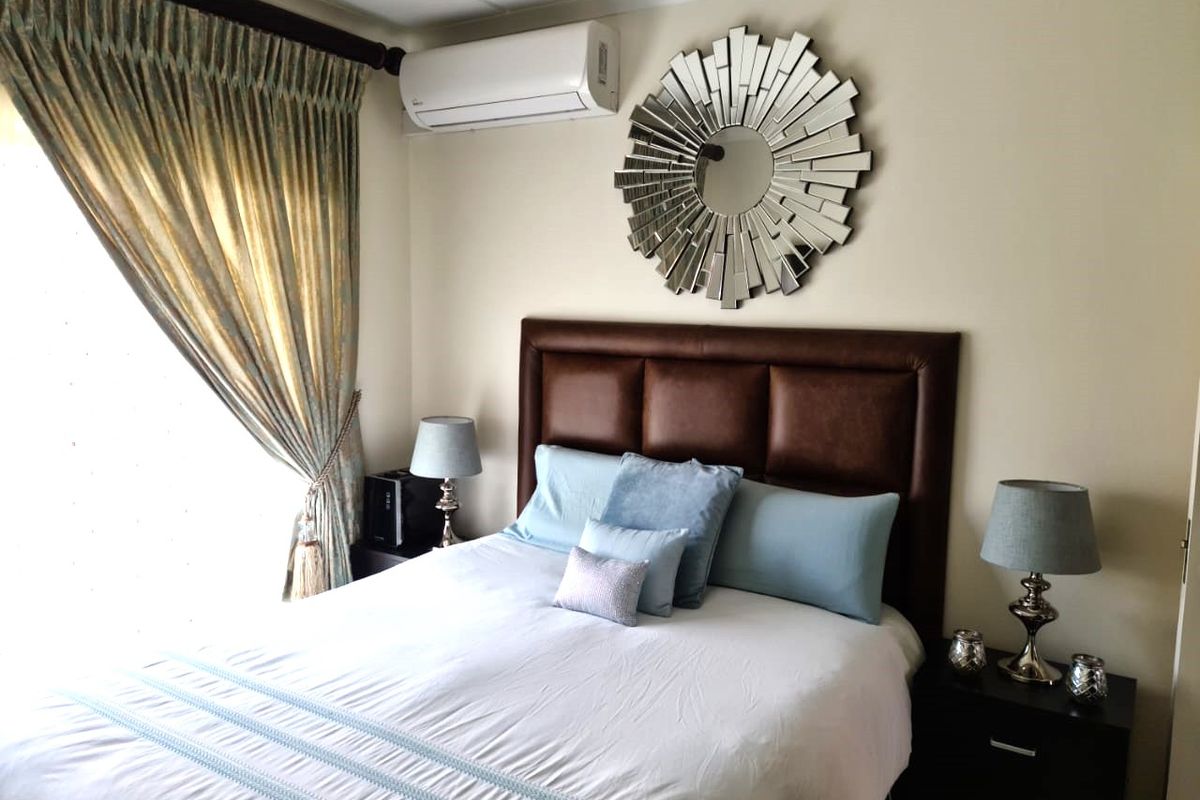 UPMARKET 2 BEDROOM 2 BATHROOM APARTMENT FOR SALE  - Photo 3